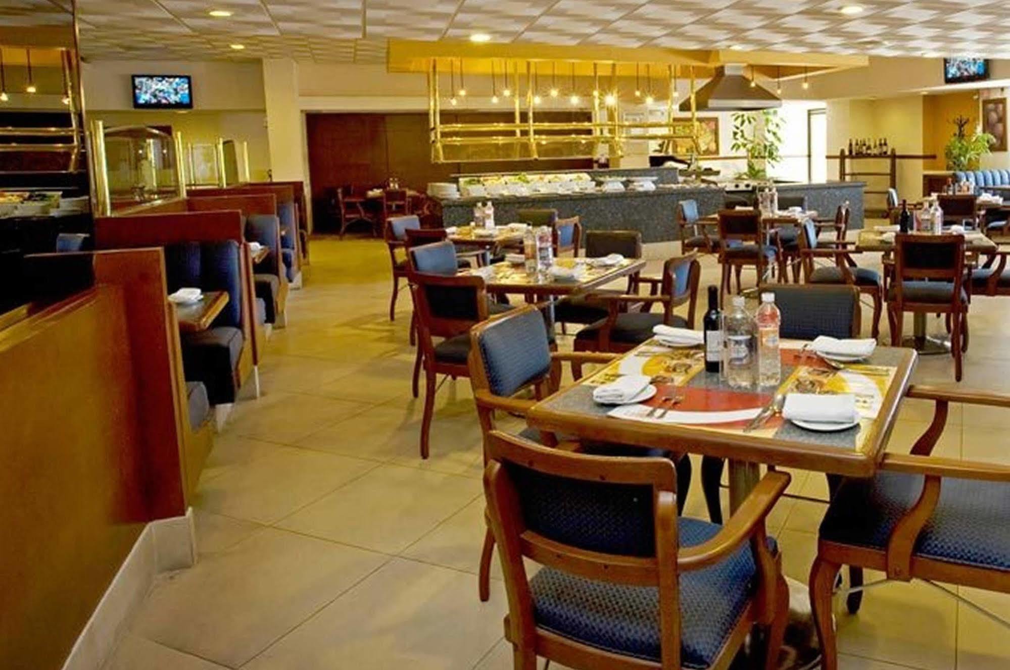 Fiesta Inn San Luis Potosi Glorieta Juarez מראה חיצוני תמונה